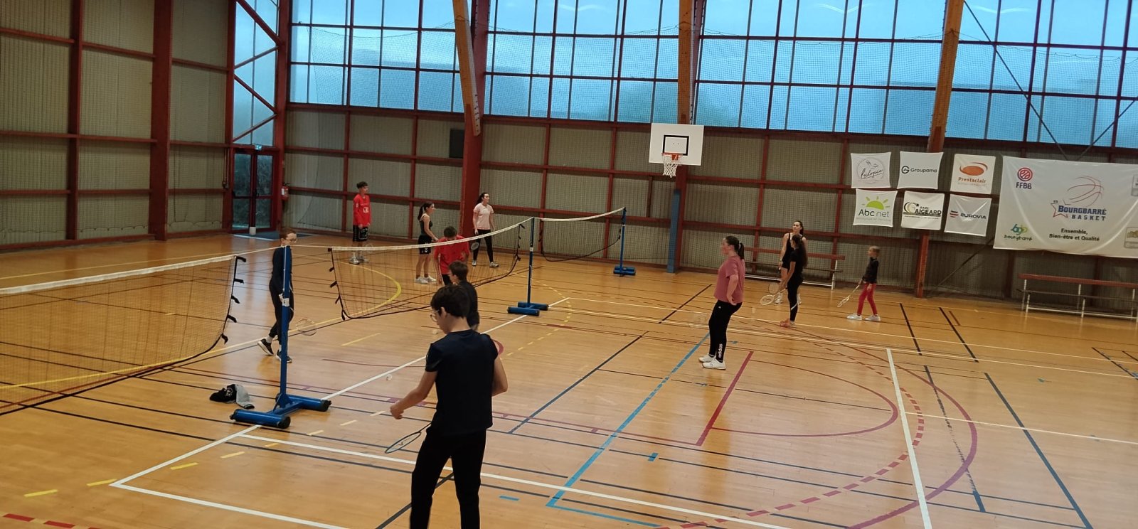 Le badminton des jeunes.